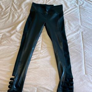 Stretch black shiny leggings